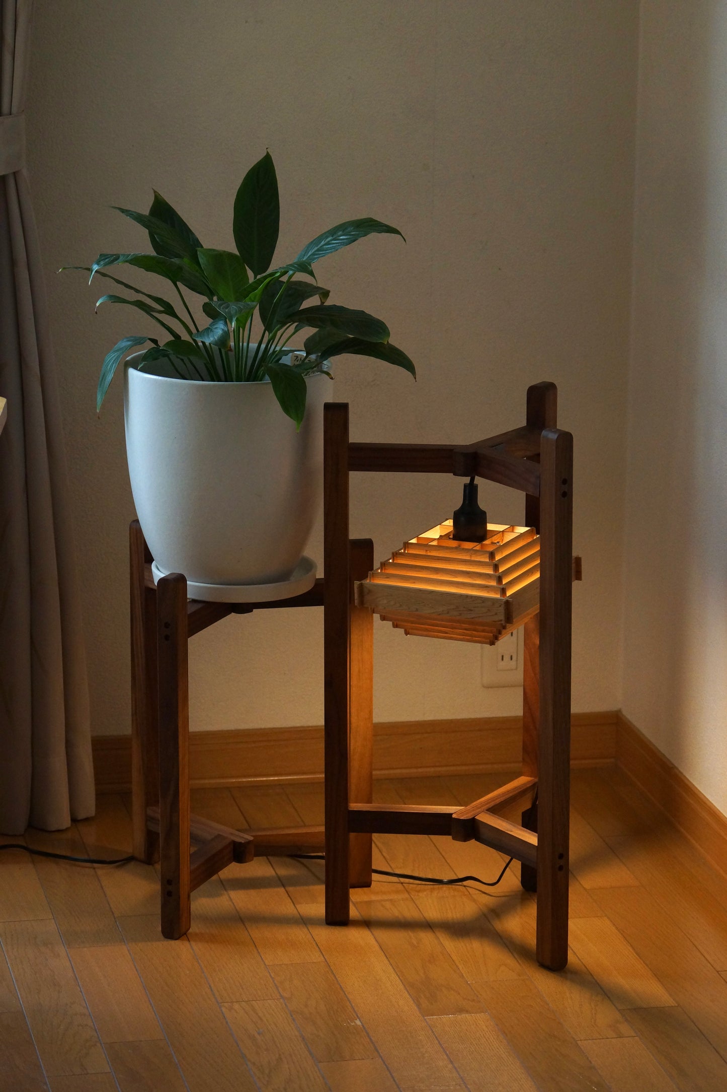 夢淡灯Living Floor Light 「庭園灯」